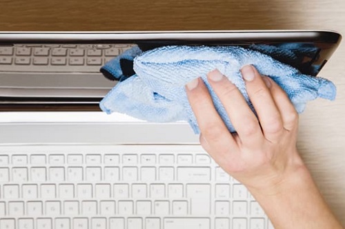 How to Clean Laptop Screen: Tips and Tricks